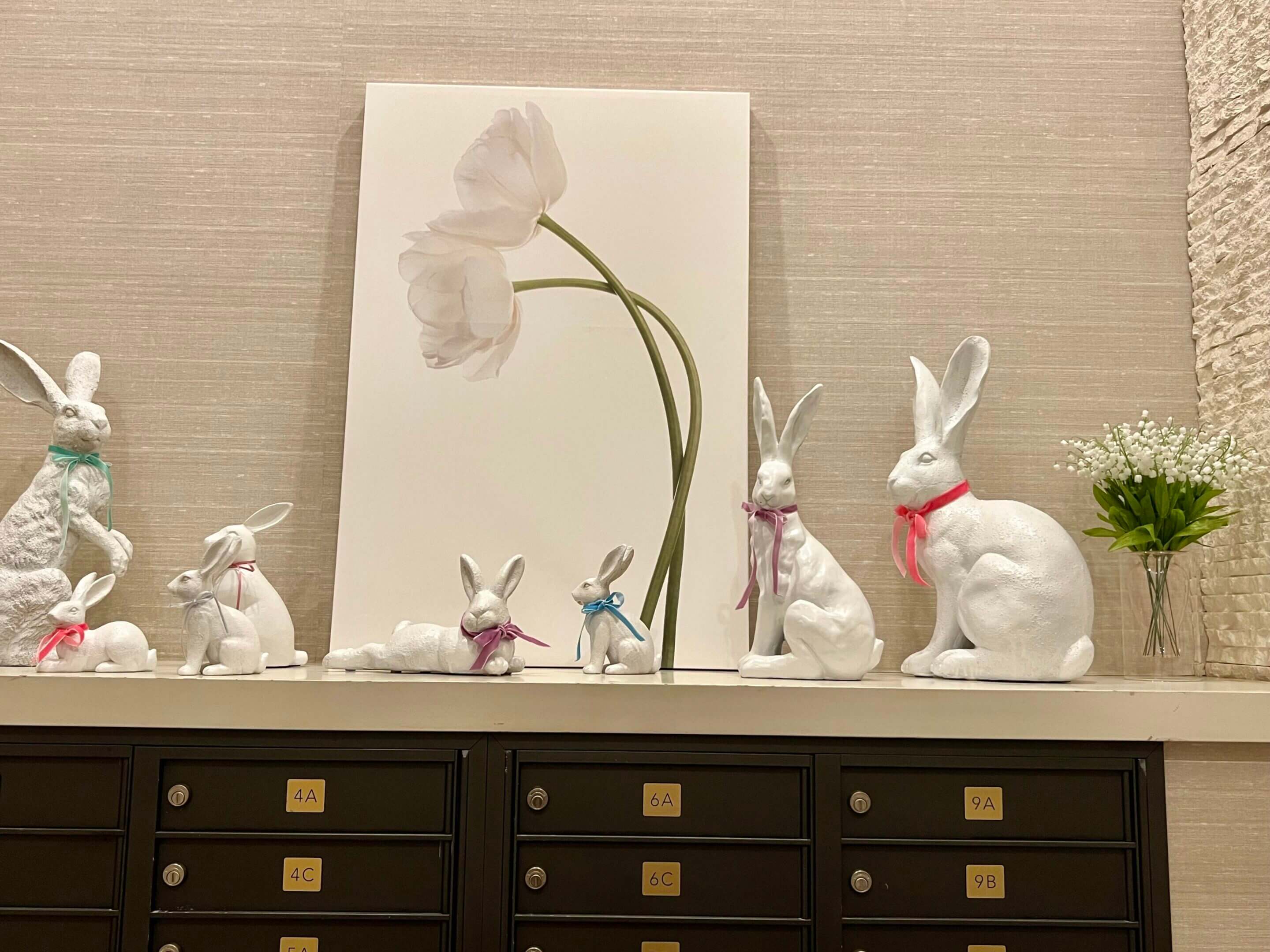 White rabbits and tulips decor.